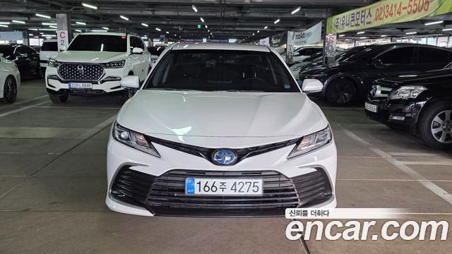 Toyota Camry 2024 — photo 2