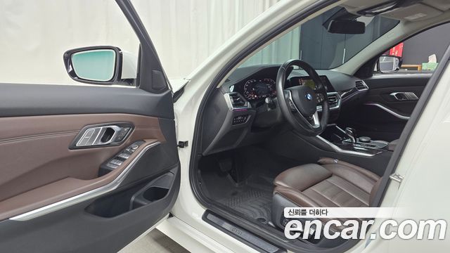 BMW 3-Series 2022 — photo 13
