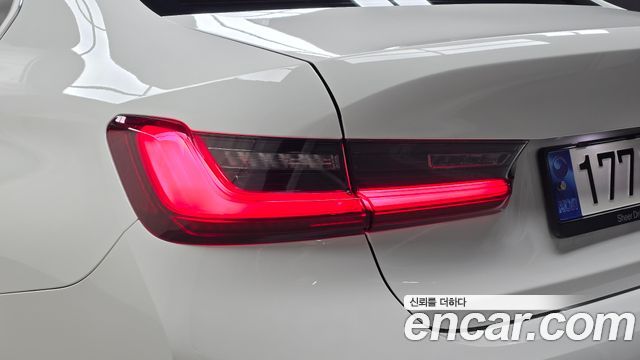 BMW 3-Series 2022 — photo 9