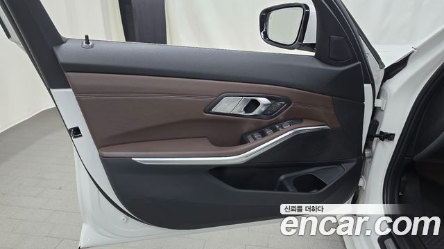 BMW 3-Series 2022 — photo 14