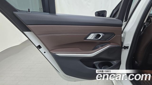 BMW 3-Series 2022 — photo 15