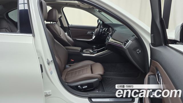 BMW 3-Series 2022 — photo 16