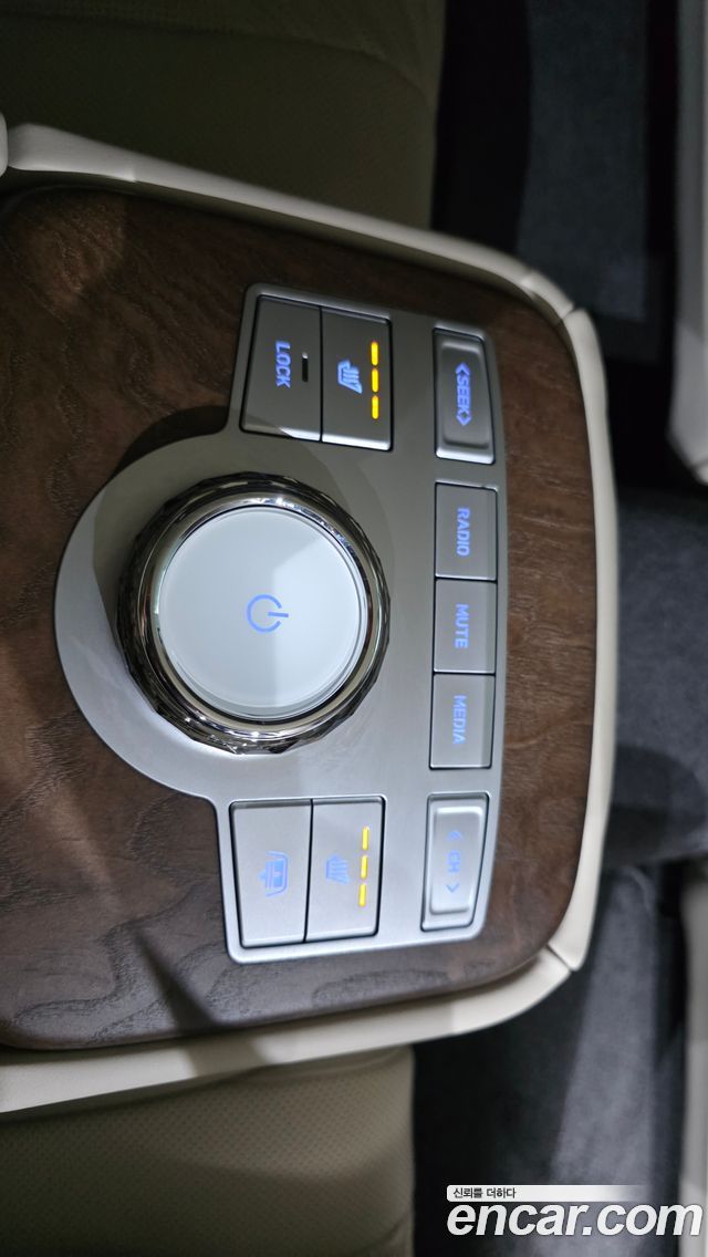 Genesis G80 2023 — photo 25