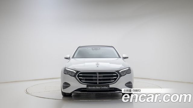 Mercedes-Benz E-Class 2025 — photo 3