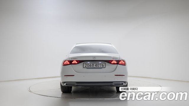 Mercedes-Benz E-Class 2025 — photo 4