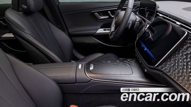 Mercedes-Benz E-Class 2025 — photo 9