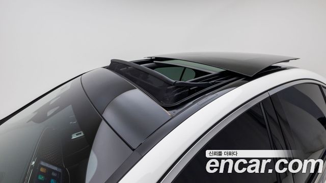Mercedes-Benz E-Class 2025 — photo 12
