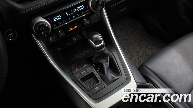 Toyota RAV4 2023 — photo 12