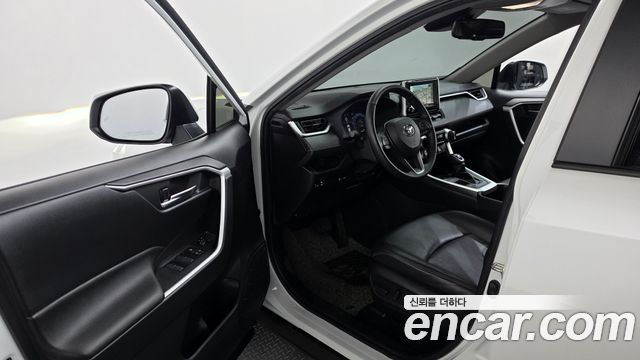 Toyota RAV4 2023 — photo 13