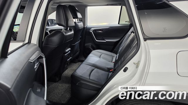 Toyota RAV4 2023 — photo 17