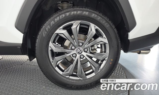 Toyota RAV4 2023 — photo 7