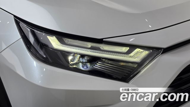Toyota RAV4 2023 — photo 8