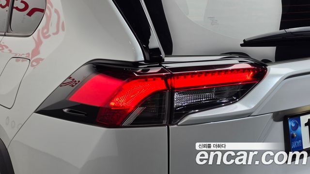 Toyota RAV4 2023 — photo 9