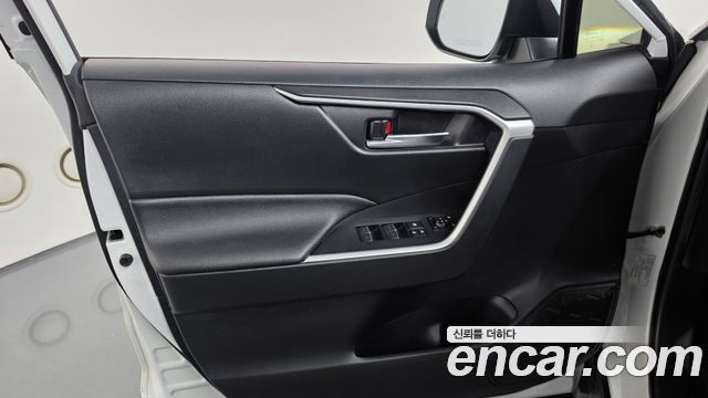 Toyota RAV4 2023 — photo 14