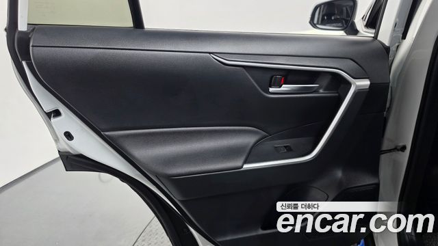 Toyota RAV4 2023 — photo 15