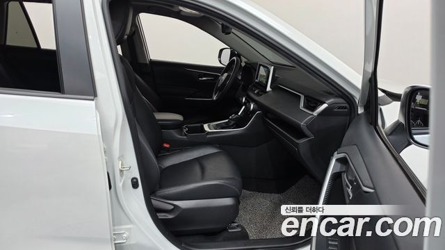 Toyota RAV4 2023 — photo 16
