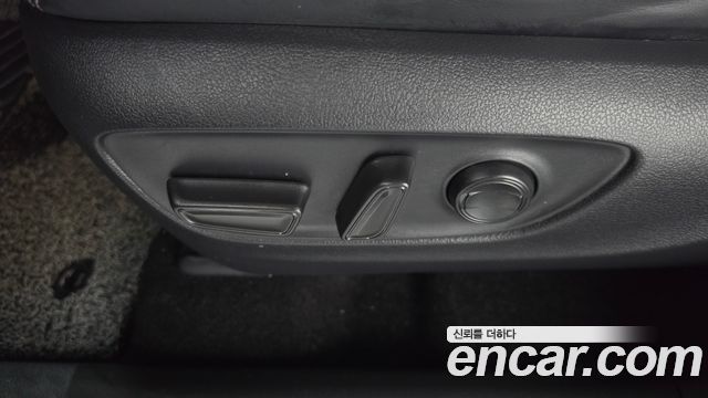 Toyota RAV4 2023 — photo 31