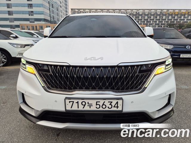 Kia Canival 2023 — photo 1