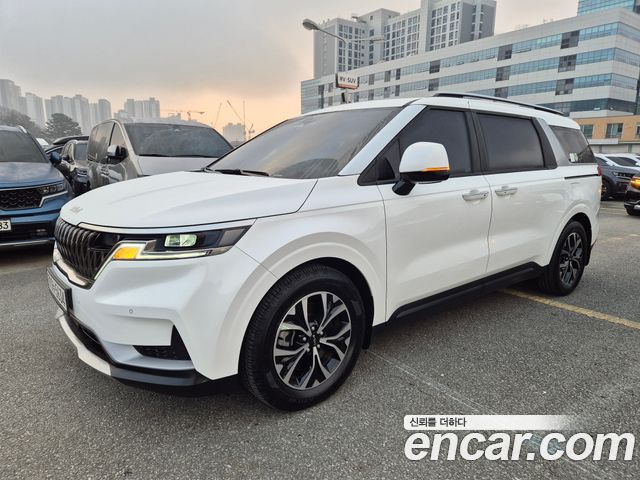 Kia Canival 2023 — photo 3
