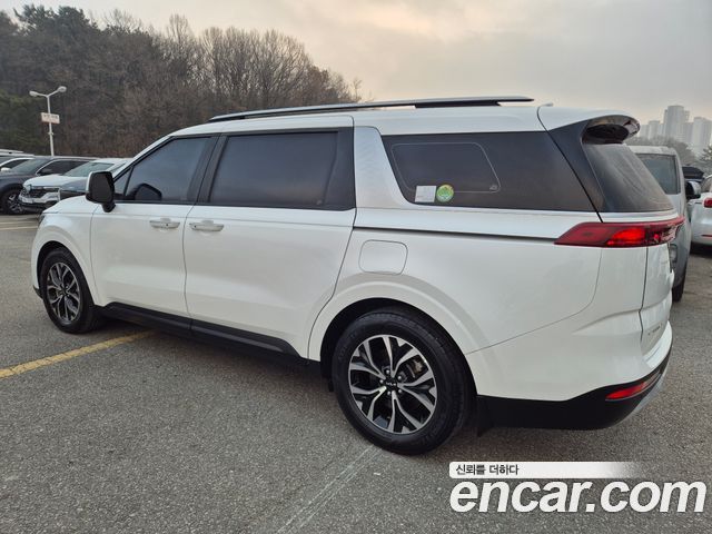 Kia Canival 2023 — photo 4