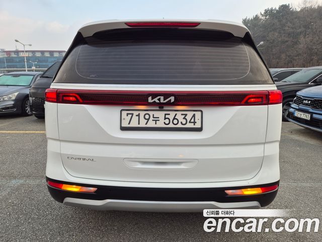 Kia Canival 2023 — photo 5