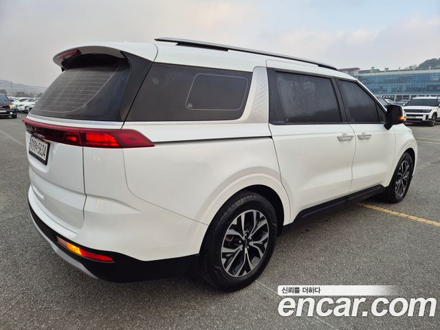 Kia Canival 2023 — photo 6