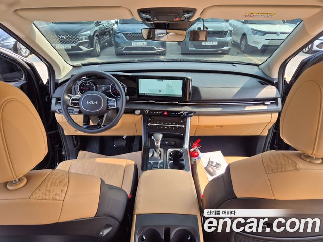 Kia Canival 2023 — photo 7