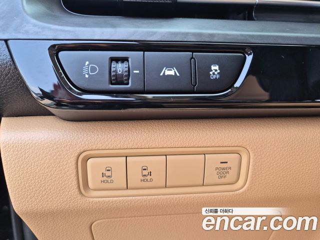 Kia Canival 2023 — photo 16
