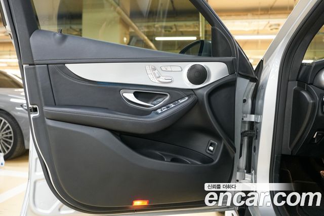 Mercedes-Benz GLC-Class 2017 — photo 11