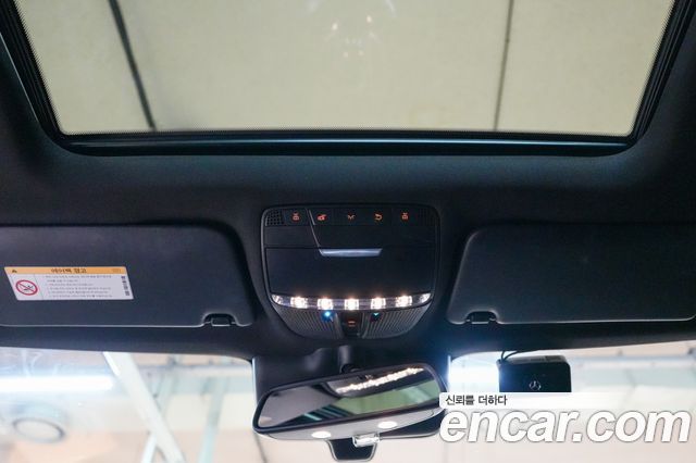 Mercedes-Benz GLC-Class 2017 — photo 14