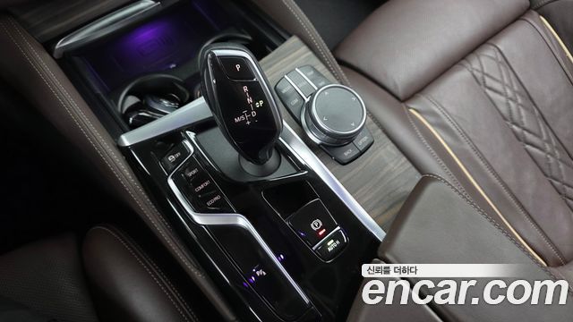 BMW 5-Series 2021 — photo 9