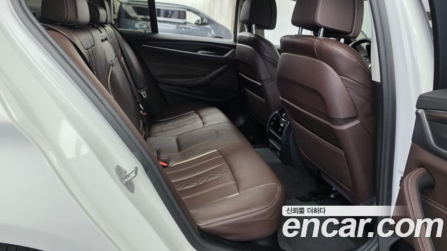 BMW 5-Series 2021 — photo 12