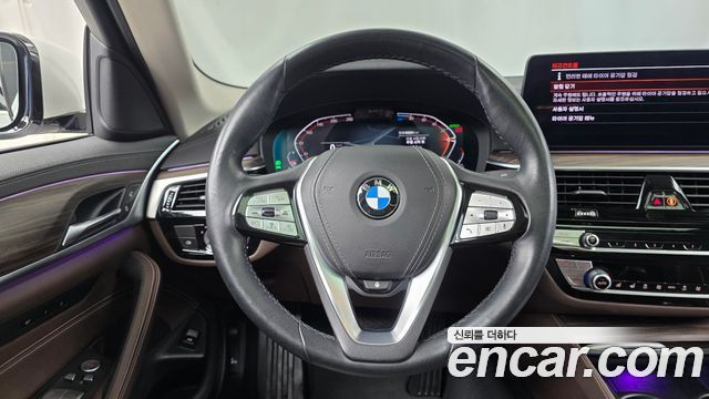 BMW 5-Series 2021 — photo 13