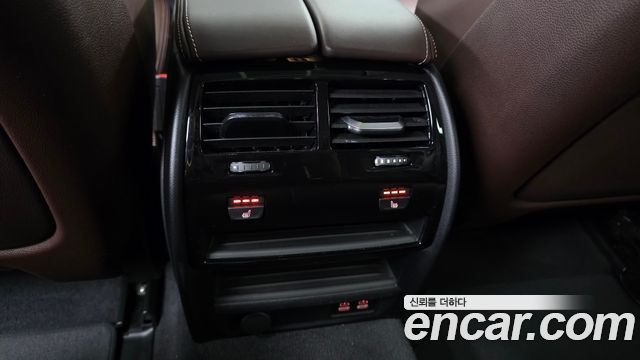 BMW 5-Series 2021 — photo 18
