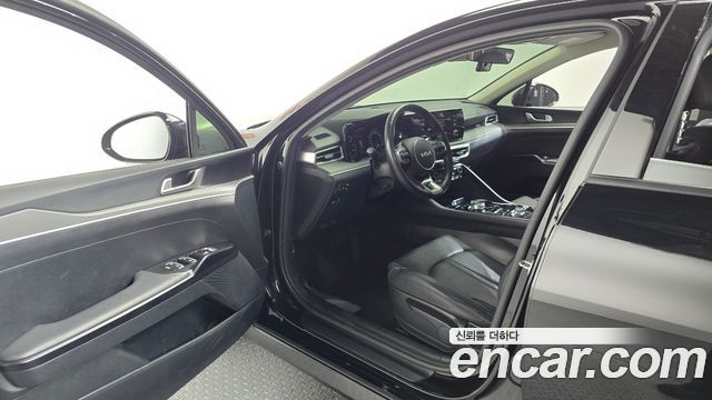 Kia K5 2023 — photo 13