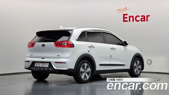 Kia Niro 2019 — photo 2