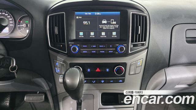 Hyundai Starex 2021 — photo 14