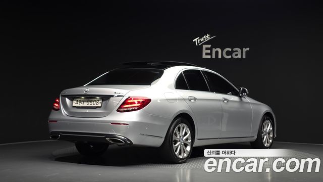 Mercedes-Benz E-Class 2017 — photo 2