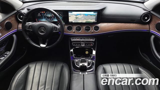 Mercedes-Benz E-Class 2017 — photo 10
