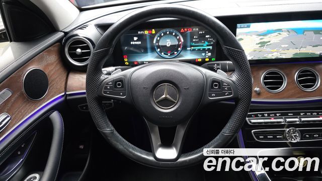 Mercedes-Benz E-Class 2017 — photo 19