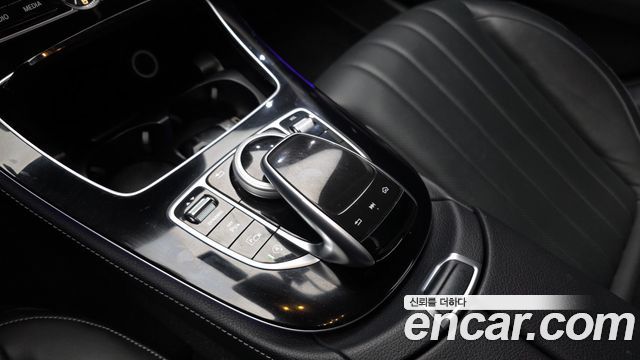 Mercedes-Benz E-Class 2017 — photo 23