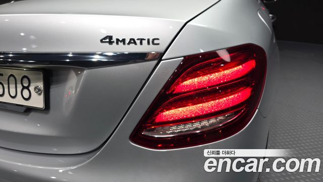 Mercedes-Benz E-Class 2017 — photo 9