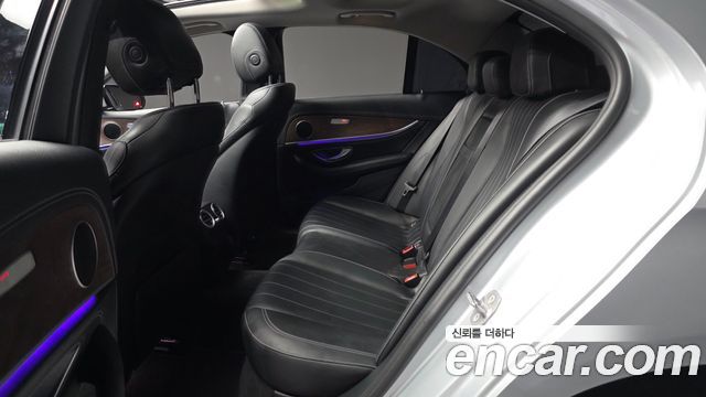 Mercedes-Benz E-Class 2017 — photo 16