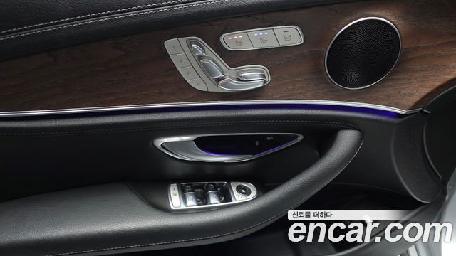 Mercedes-Benz E-Class 2017 — photo 28