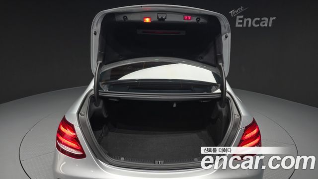 Mercedes-Benz E-Class 2017 — photo 31