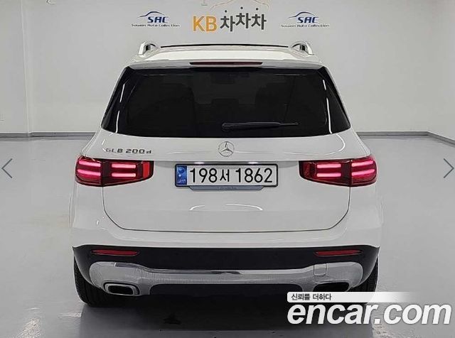 Mercedes-Benz GLB-Class 2024 — photo 3