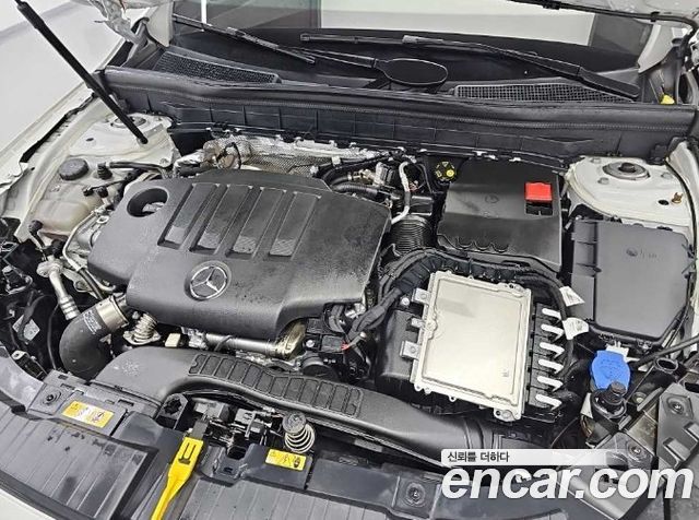 Mercedes-Benz GLB-Class 2024 — photo 5