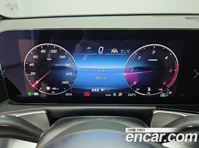 Mercedes-Benz GLB-Class 2024 — photo 6