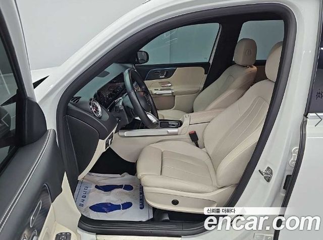 Mercedes-Benz GLB-Class 2024 — photo 11