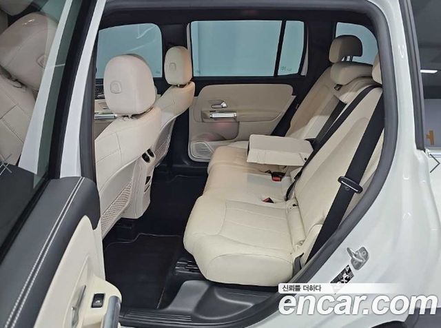 Mercedes-Benz GLB-Class 2024 — photo 12
